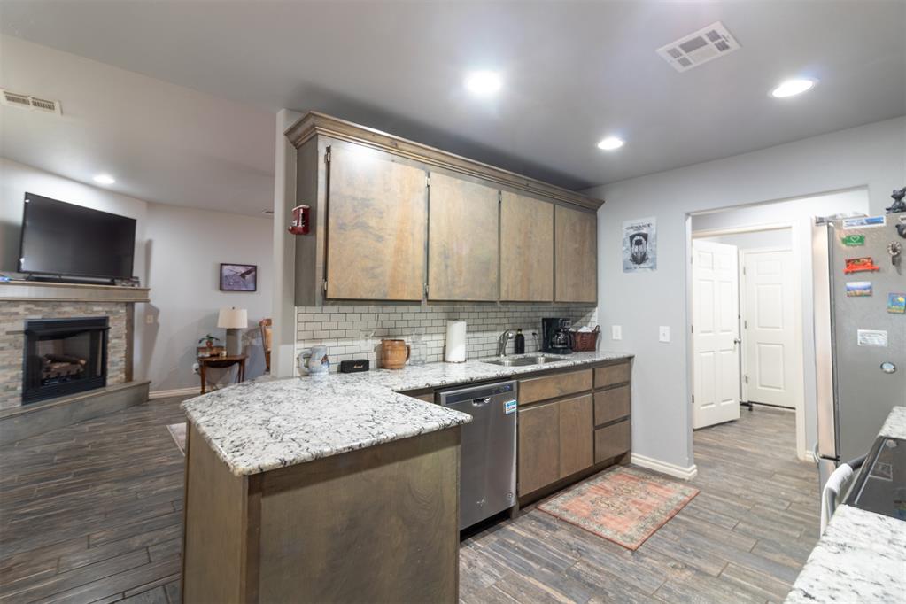 2755 S County Line Avenue Property Photo 10