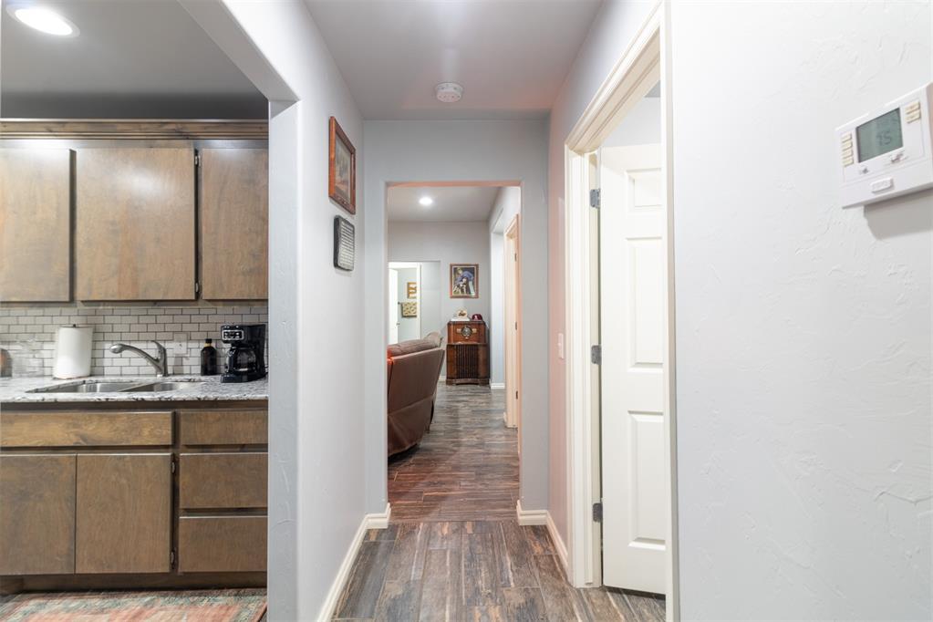2755 S County Line Avenue Property Photo 12