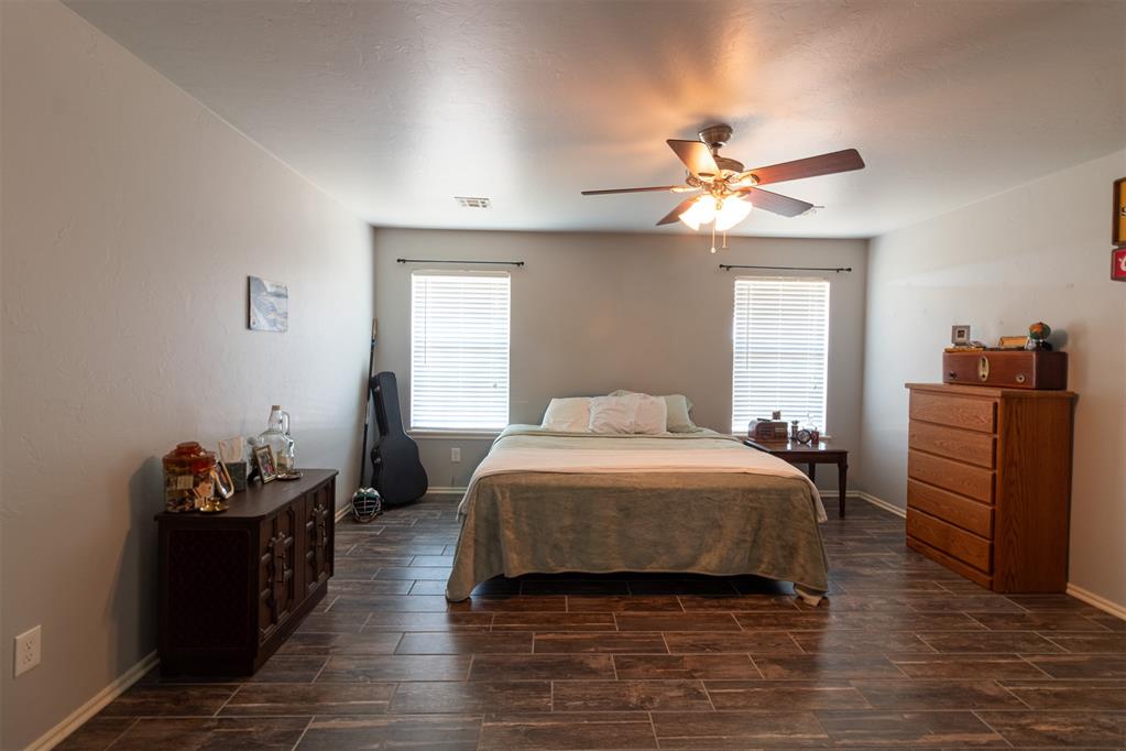 2755 S County Line Avenue Property Photo 13