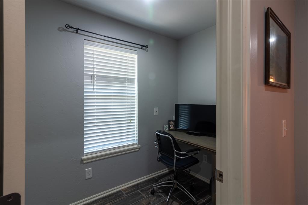 2755 S County Line Avenue Property Photo 18