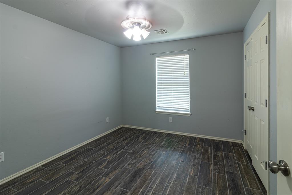 2755 S County Line Avenue Property Photo 21