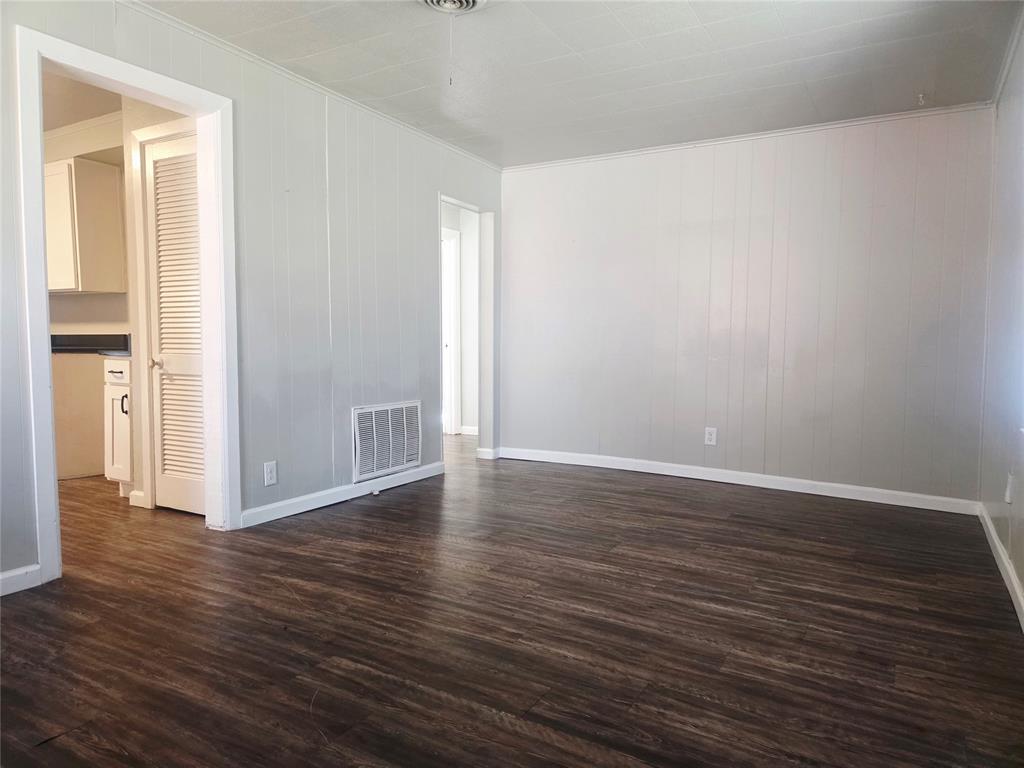 307 E Kittyhawk Drive Property Photo 3