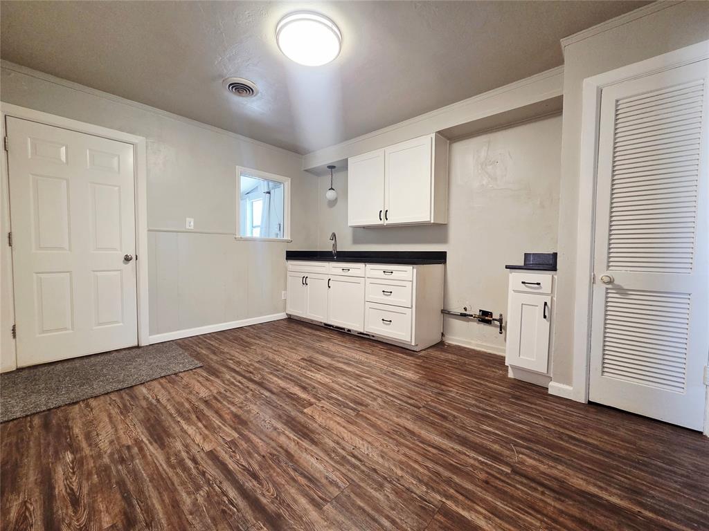 307 E Kittyhawk Drive Property Photo 4