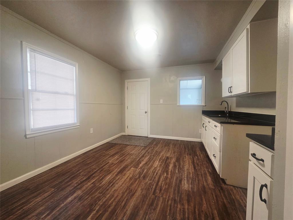 307 E Kittyhawk Drive Property Photo 5