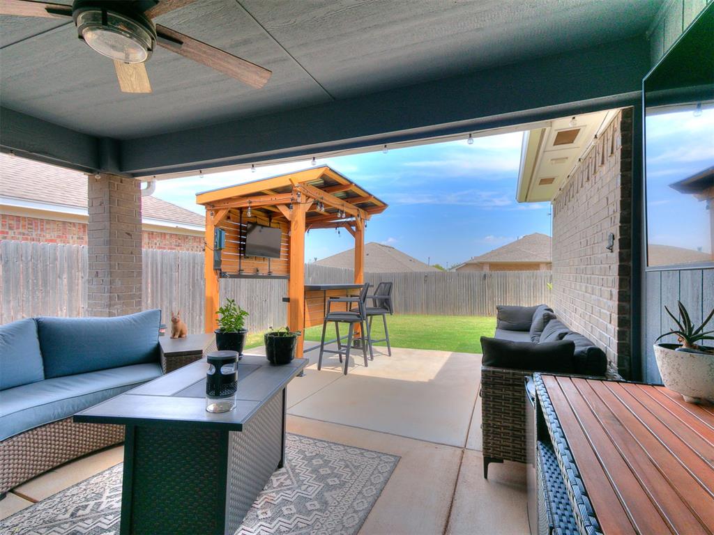6809 Nw 155th Street Property Photo 4