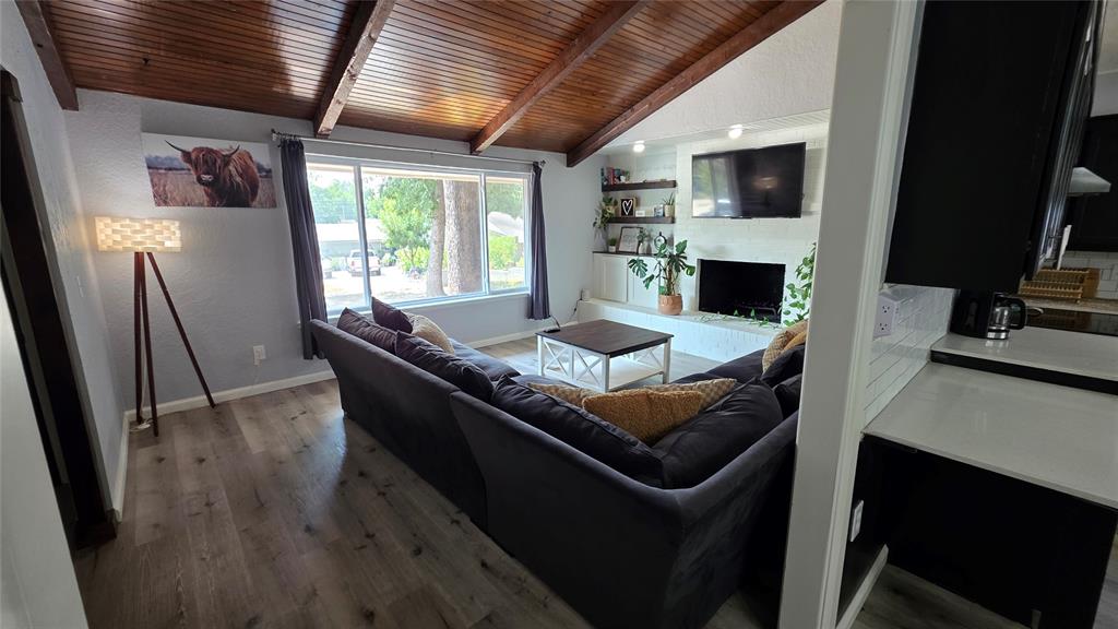 2716 N Donald Avenue Property Photo 4