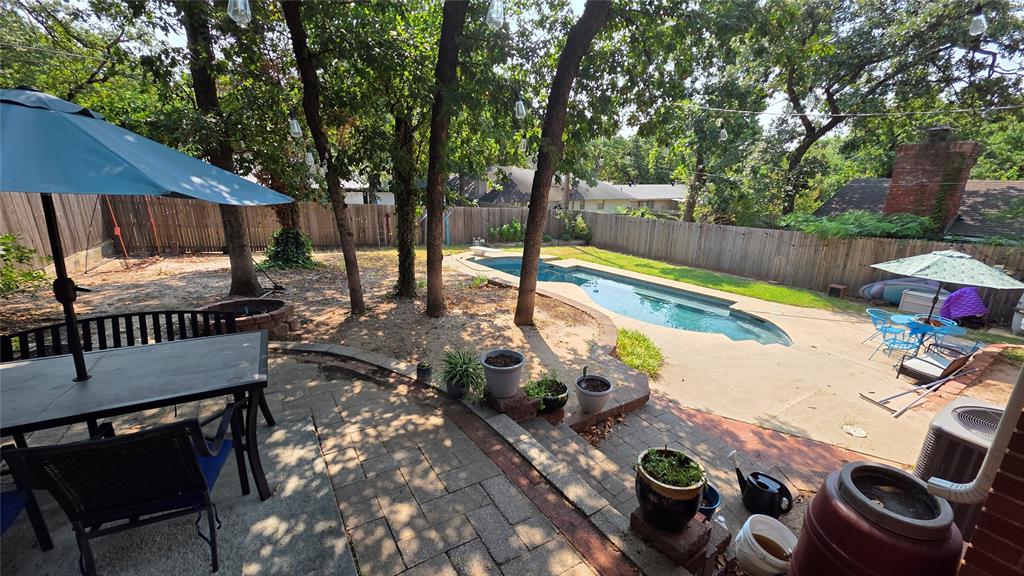 2716 N Donald Avenue Property Photo 21