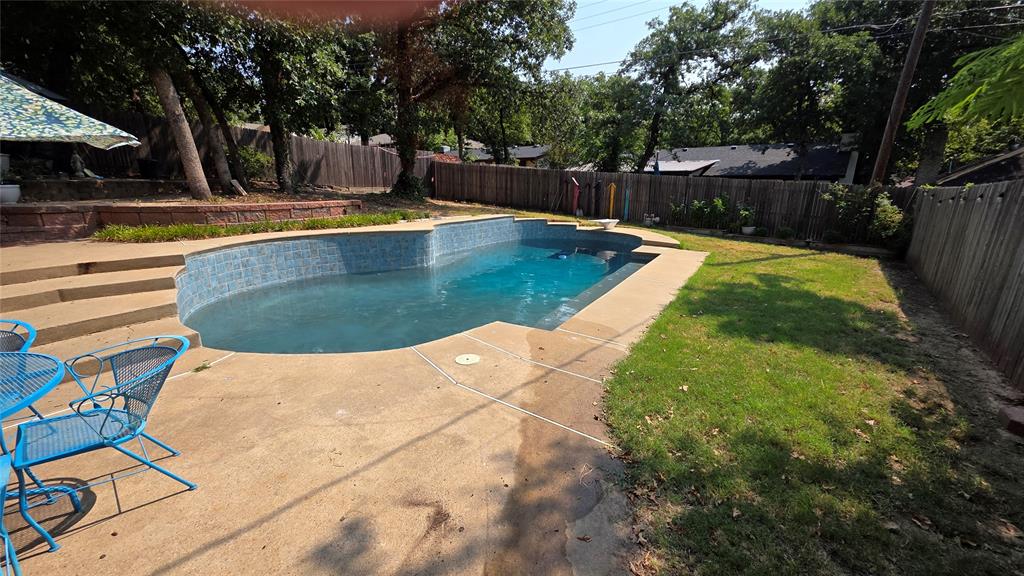 2716 N Donald Avenue Property Photo 22