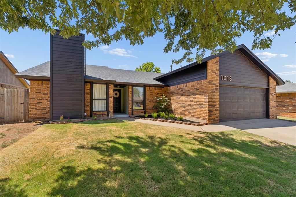 1013 N Crystal Way Property Photo 2