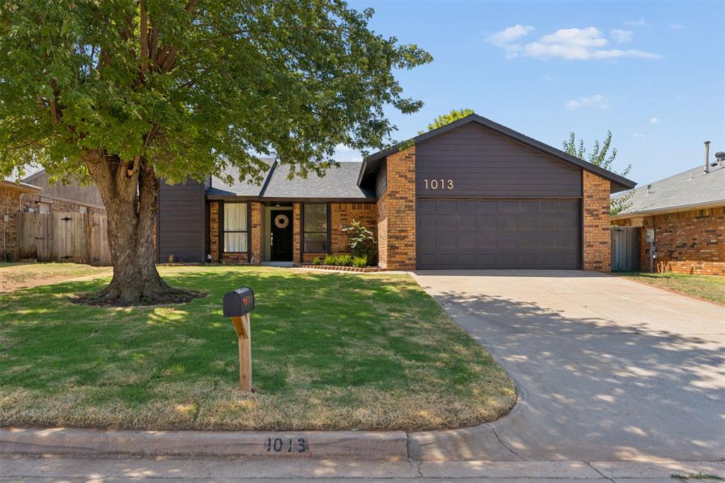 1013 N Crystal Way Property Photo 3