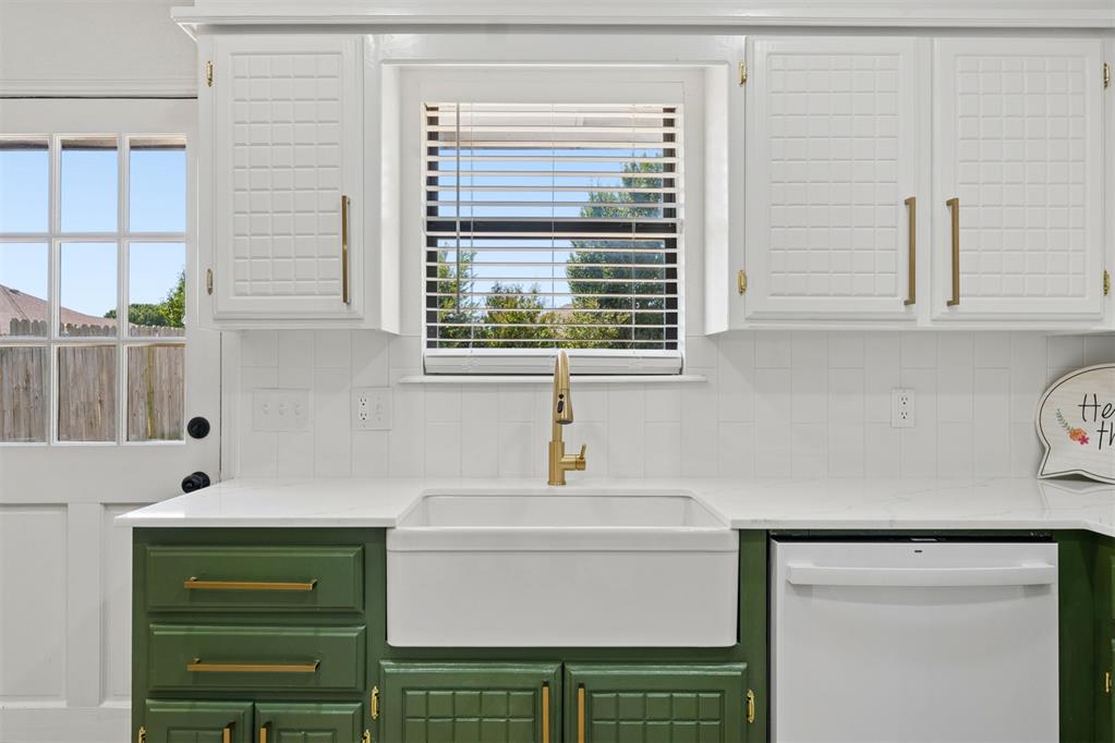 1013 N Crystal Way Property Photo 11