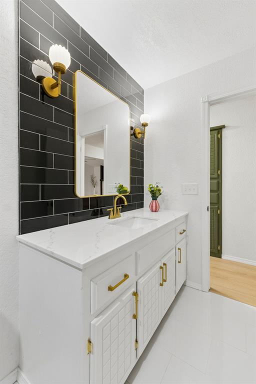 1013 N Crystal Way Property Photo 15