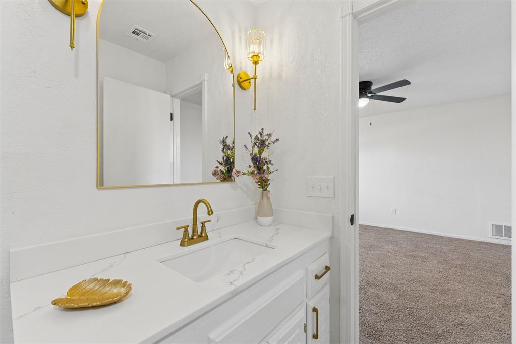 1013 N Crystal Way Property Photo 24