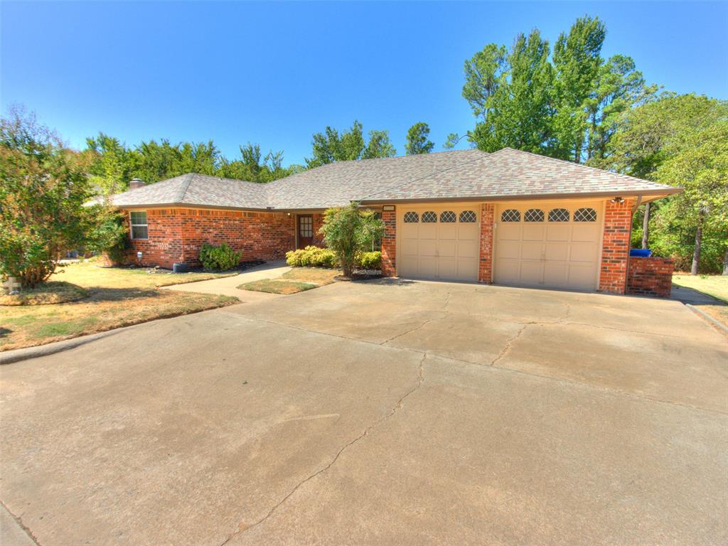 229 Chaucer Crescent Street Property Photo 3