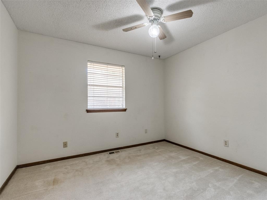 229 Chaucer Crescent Street Property Photo 12