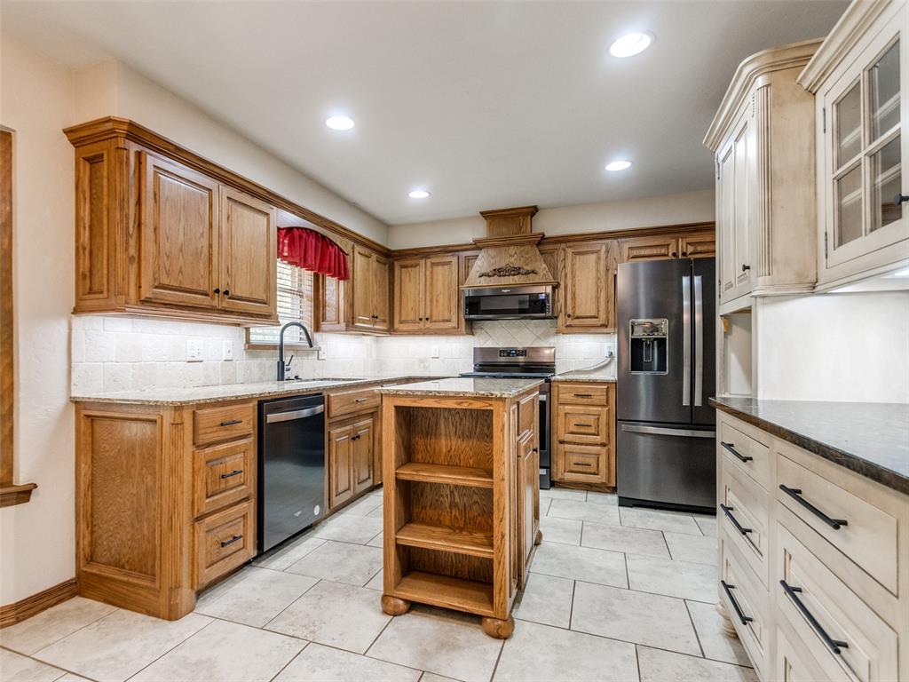 229 Chaucer Crescent Street Property Photo 25