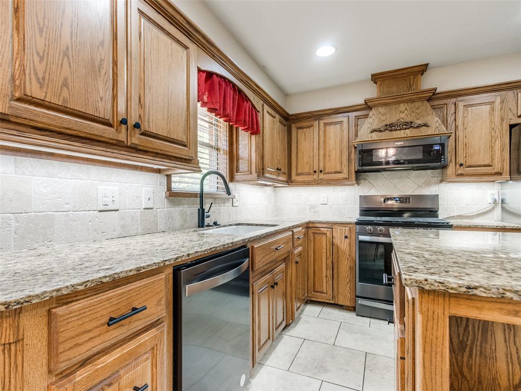 229 Chaucer Crescent Street Property Photo 26