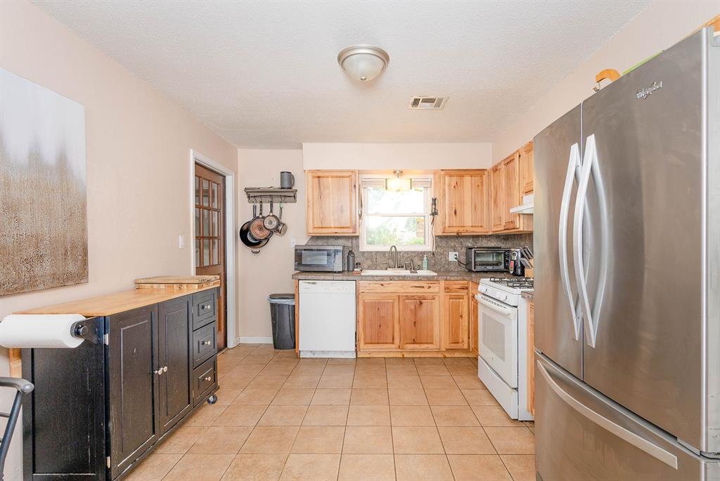 1504 Lawton Property Photo 7