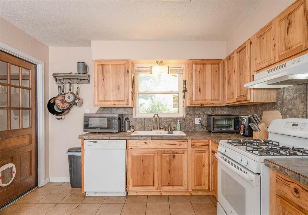 1504 Lawton Property Photo 9