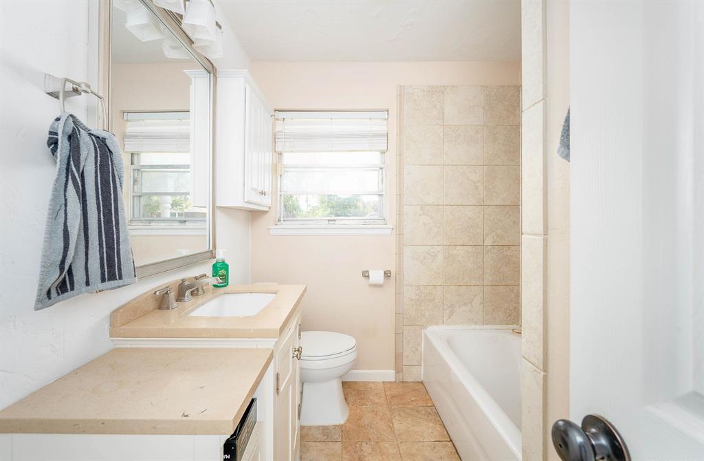 1504 Lawton Property Photo 13