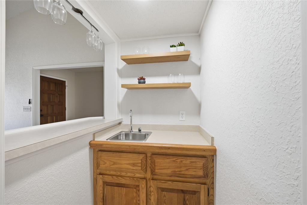 11220 Nw 112th Street Property Photo 15