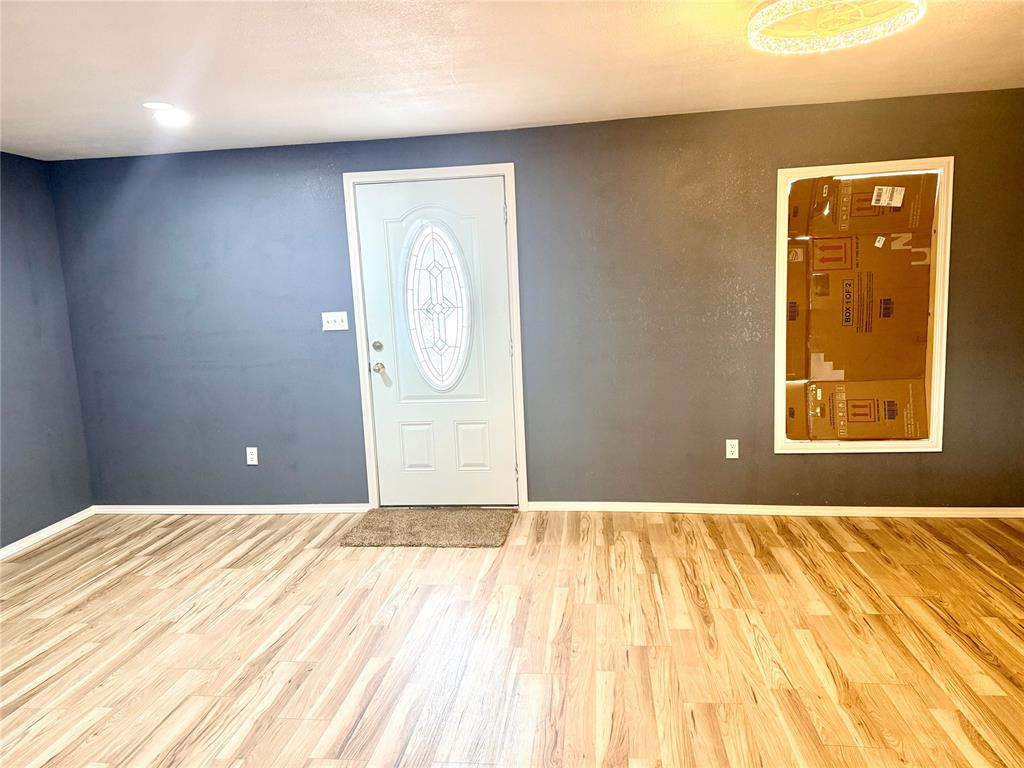 526 S Howard Avenue Property Photo 3