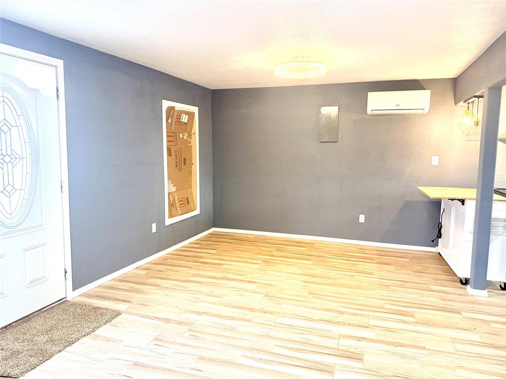 526 S Howard Avenue Property Photo 5