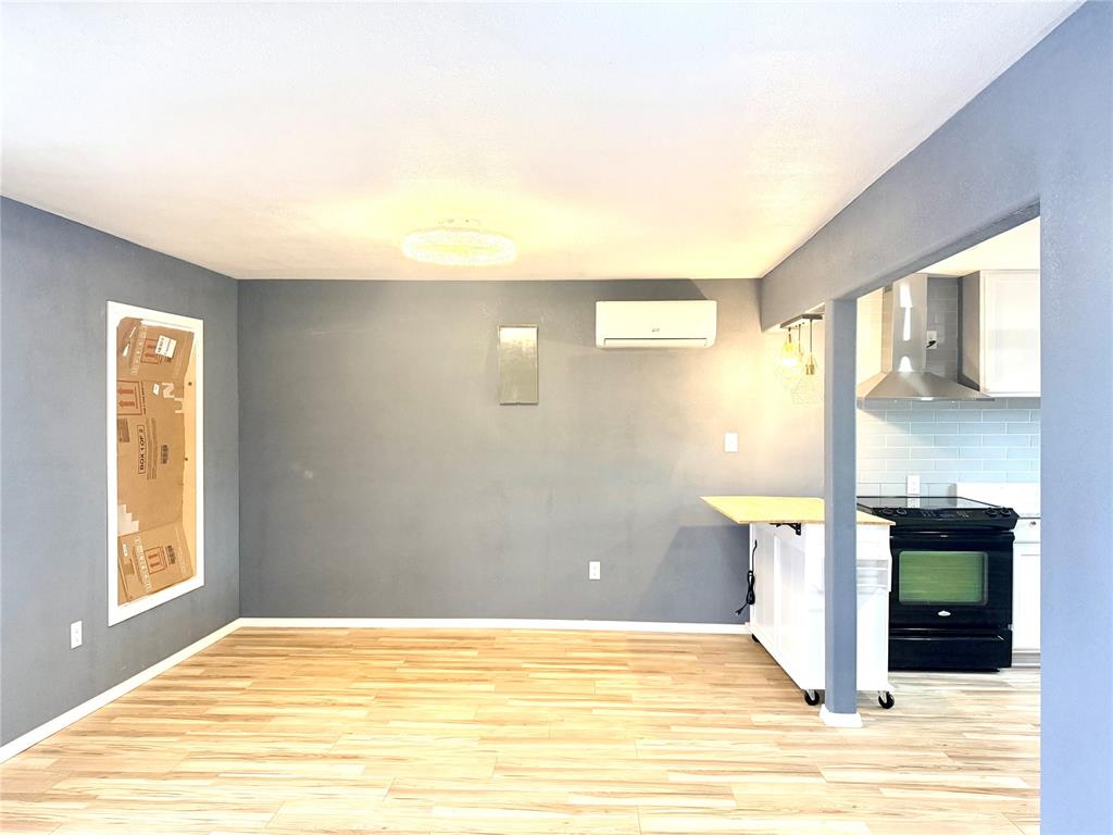 526 S Howard Avenue Property Photo 6