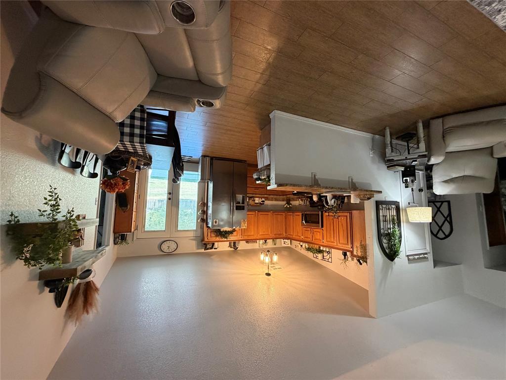 521 N Ballard Street Property Photo 4