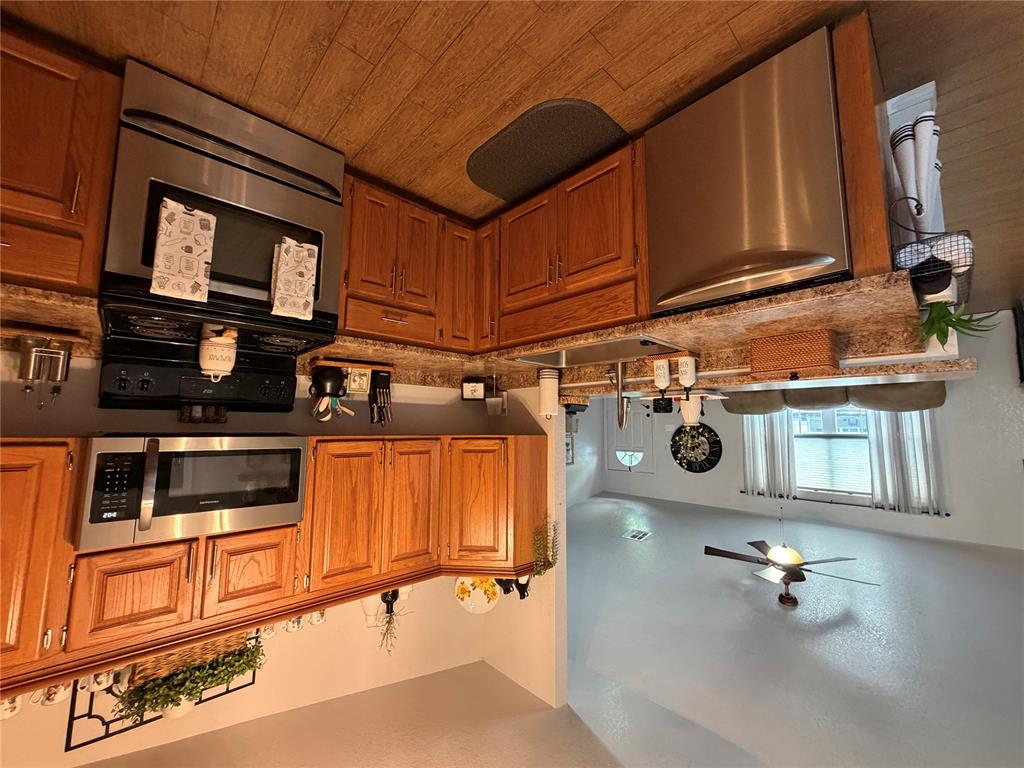 521 N Ballard Street Property Photo 6