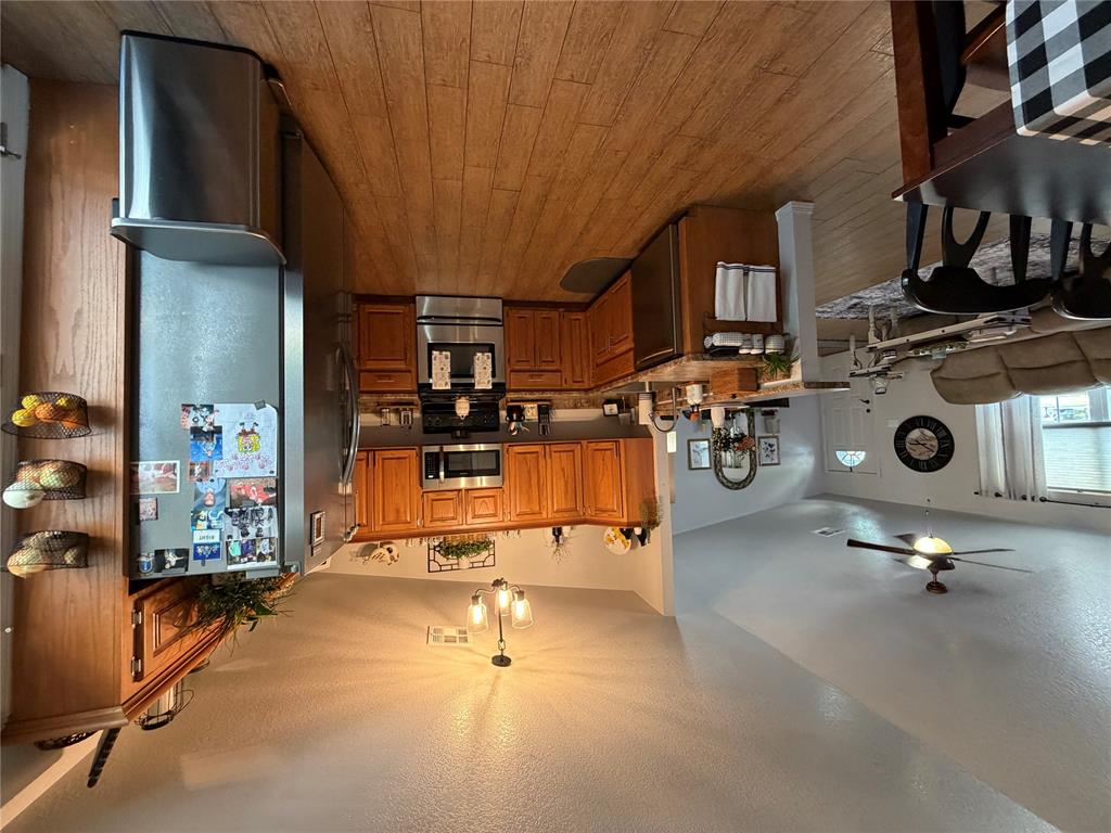 521 N Ballard Street Property Photo 8