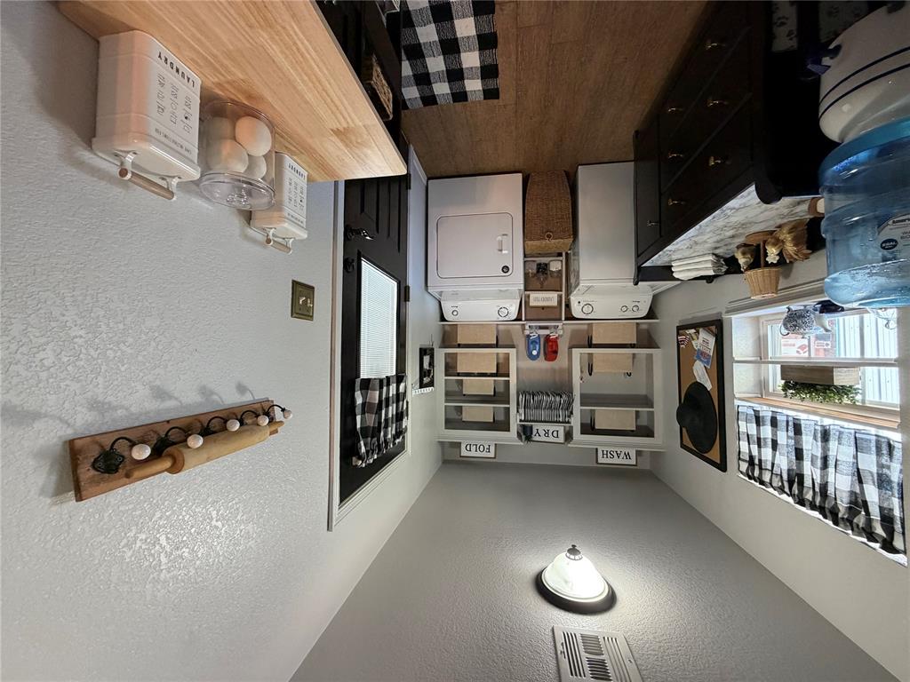 521 N Ballard Street Property Photo 10