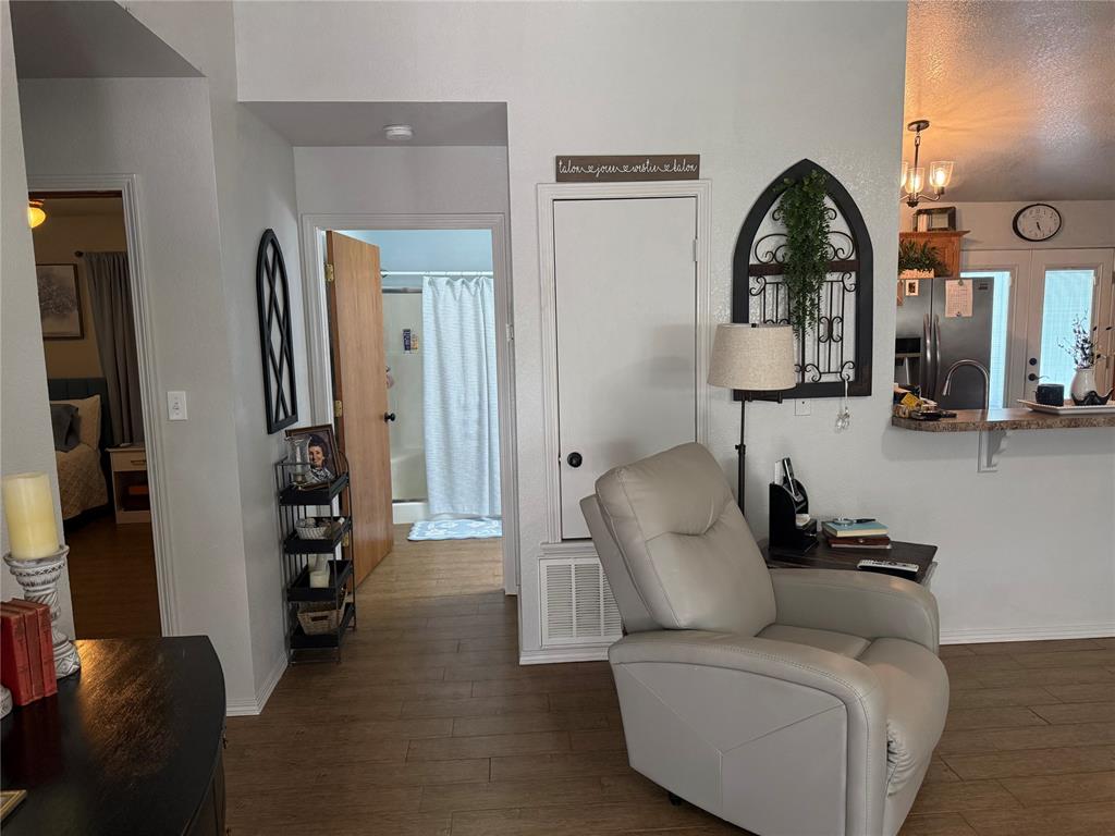 521 N Ballard Street Property Photo 11
