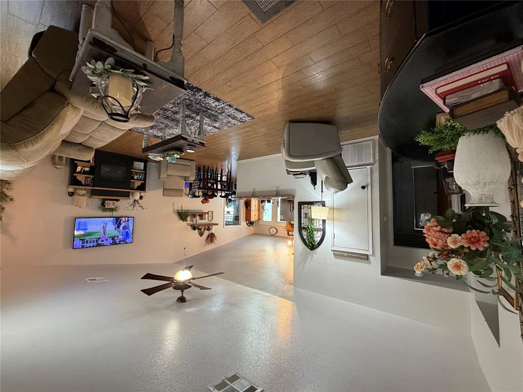521 N Ballard Street Property Photo 12