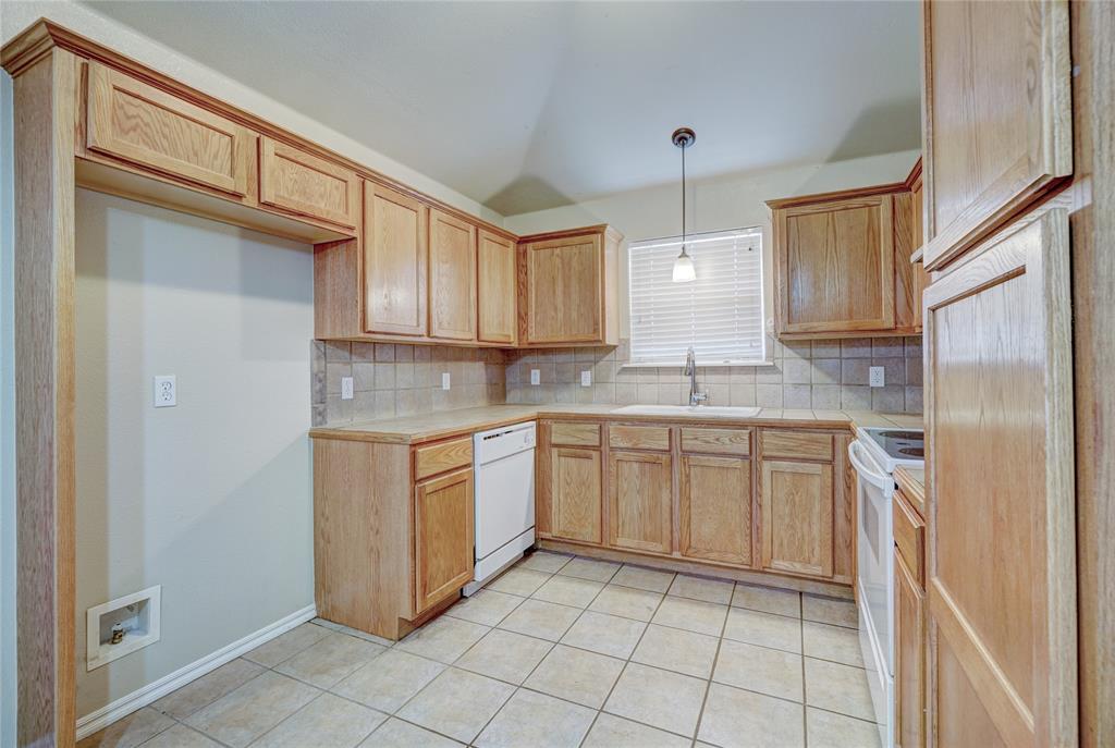 12324 Sw 5th Street Property Photo 8