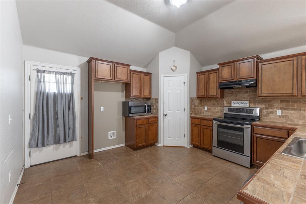 9408 Pear Street Property Photo 13