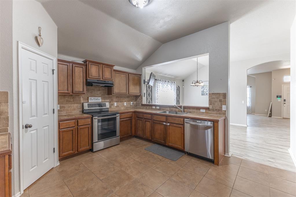 9408 Pear Street Property Photo 14