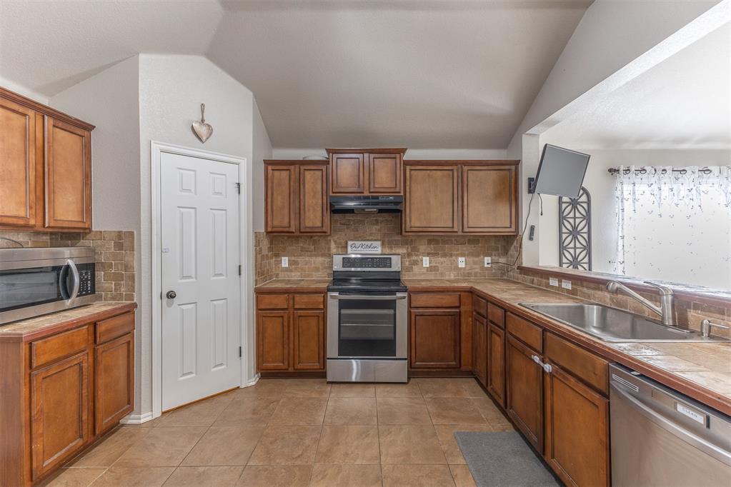 9408 Pear Street Property Photo 15