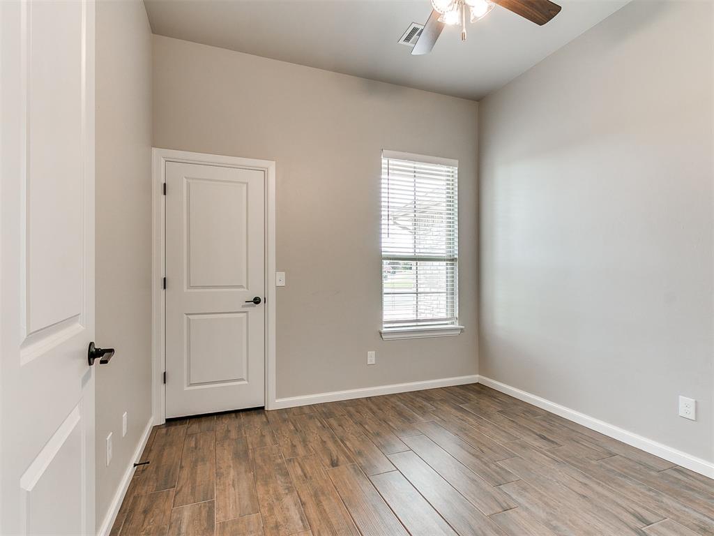 1914 Oakville Court Property Photo 23
