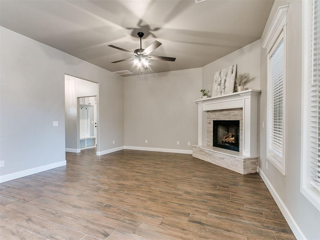 1914 Oakville Court Property Photo 32