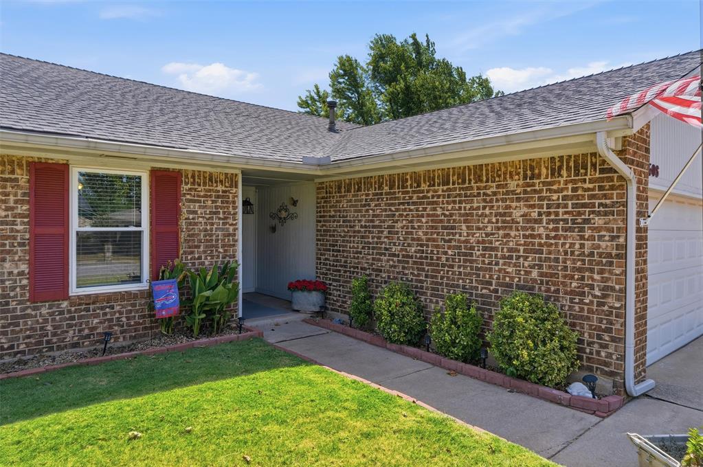 1608 N Green Leaf Circle Property Photo 2