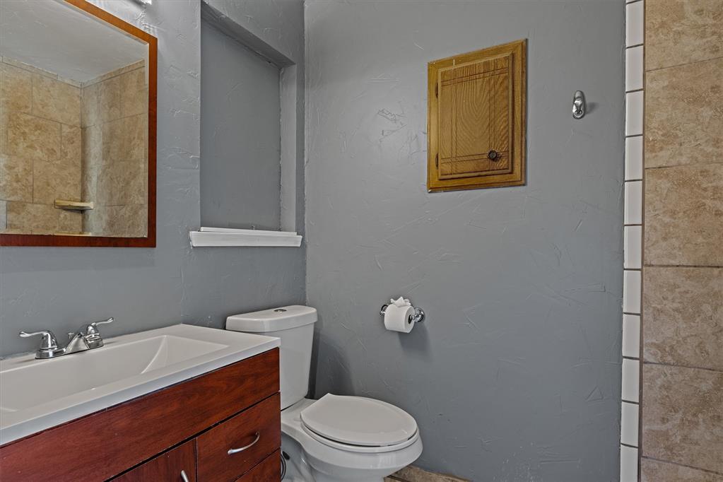 8829 Nw 84th Street Property Photo 28