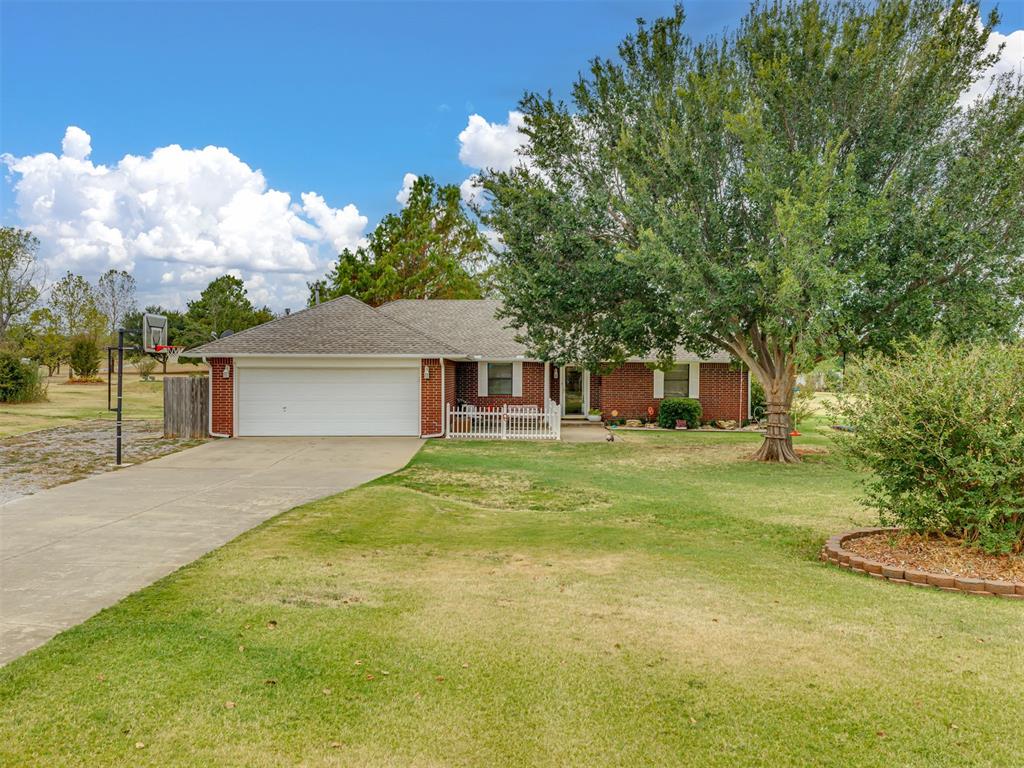 413 Summer Oaks Drive Property Photo 1