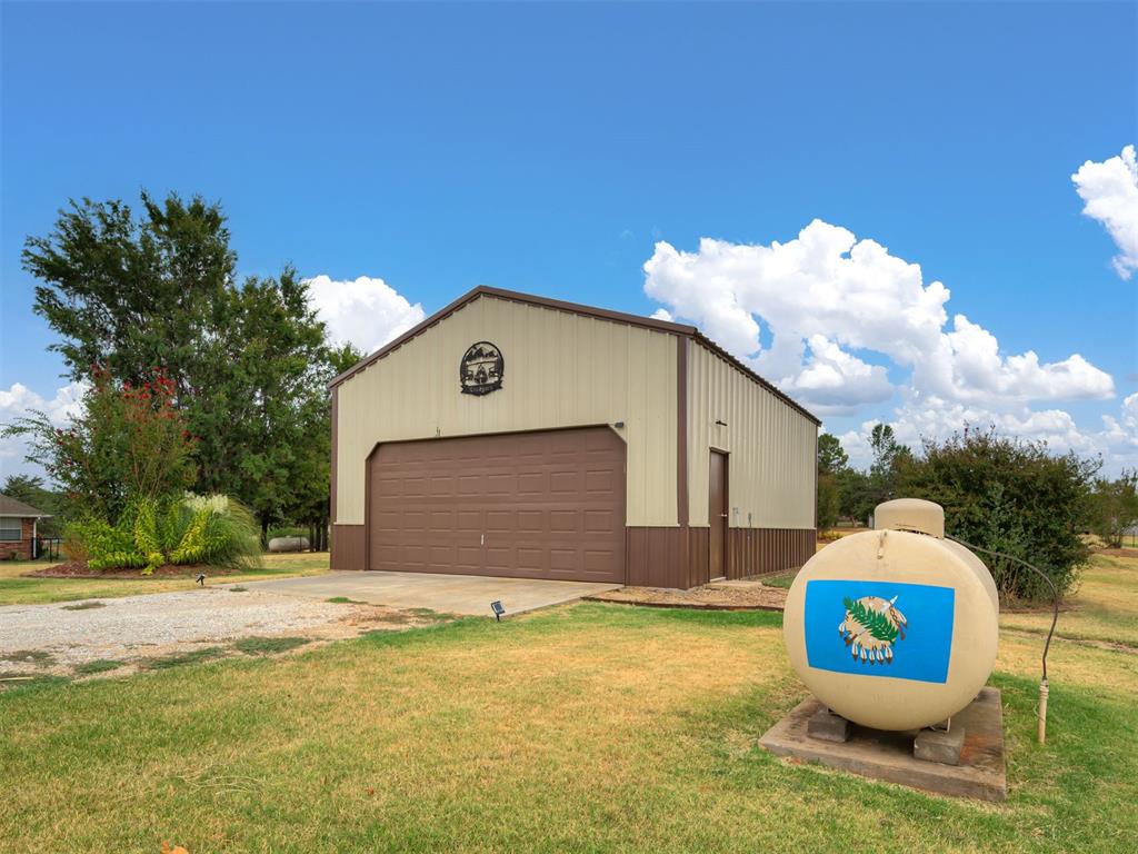 413 Summer Oaks Drive Property Photo 4