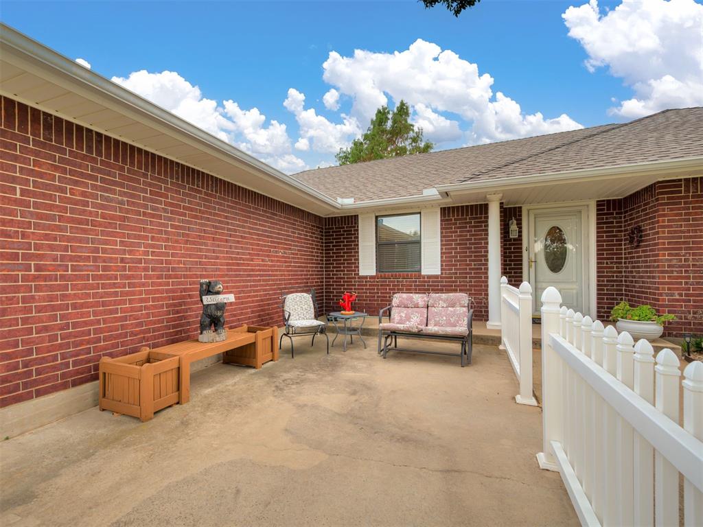 413 Summer Oaks Drive Property Photo 5