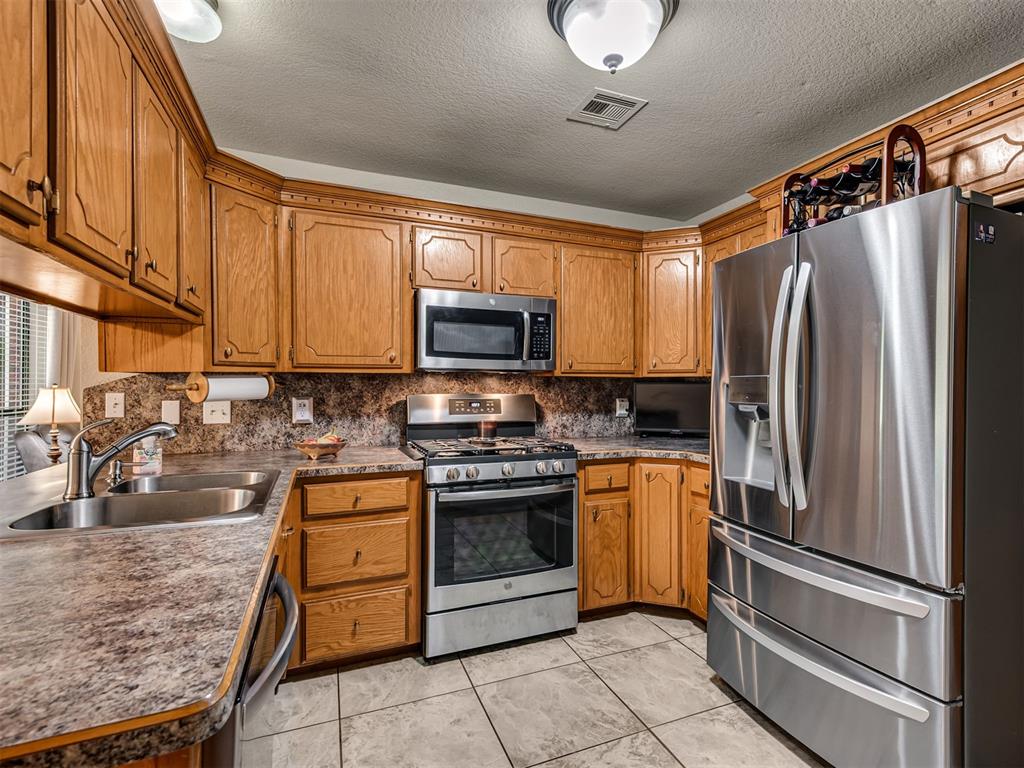 413 Summer Oaks Drive Property Photo 13