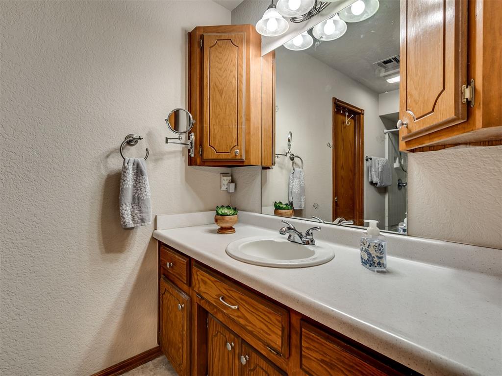 413 Summer Oaks Drive Property Photo 20