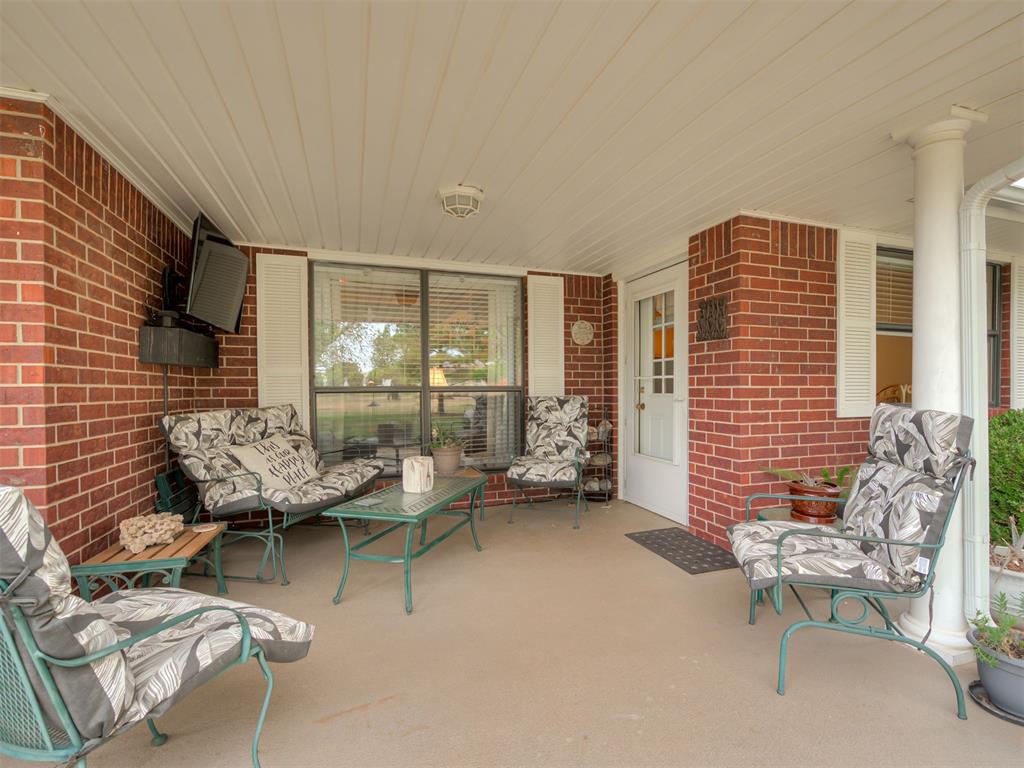 413 Summer Oaks Drive Property Photo 32