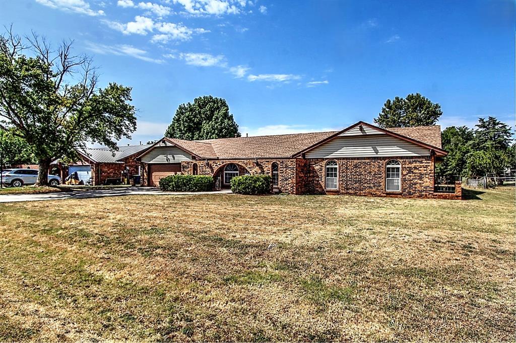 1823 W Rose Oak Drive Property Photo 2