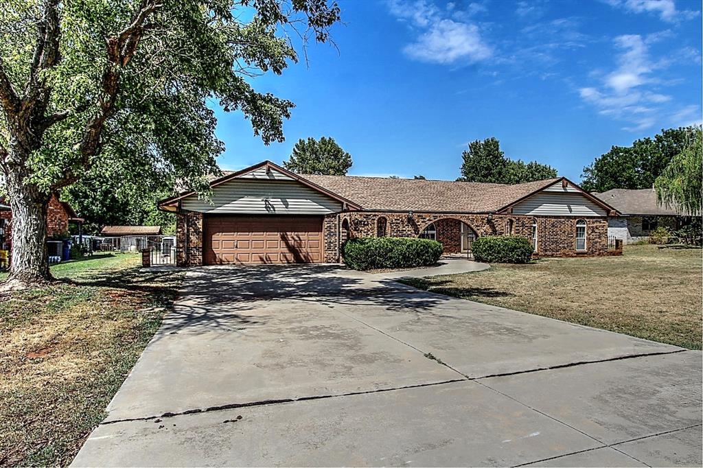 1823 W Rose Oak Drive Property Photo 3
